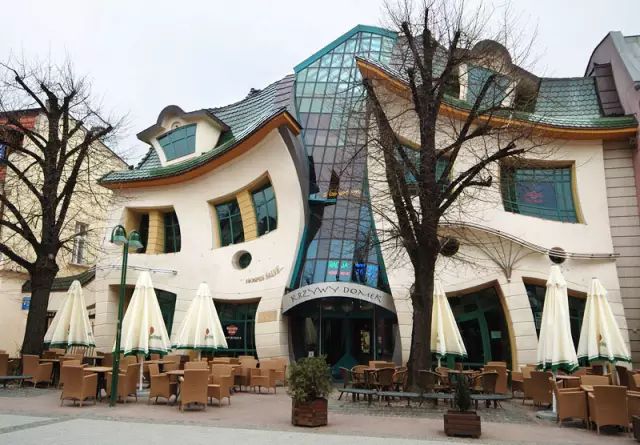 思越木结构|波兰KrzywyDomek楼购物中心设计赏析